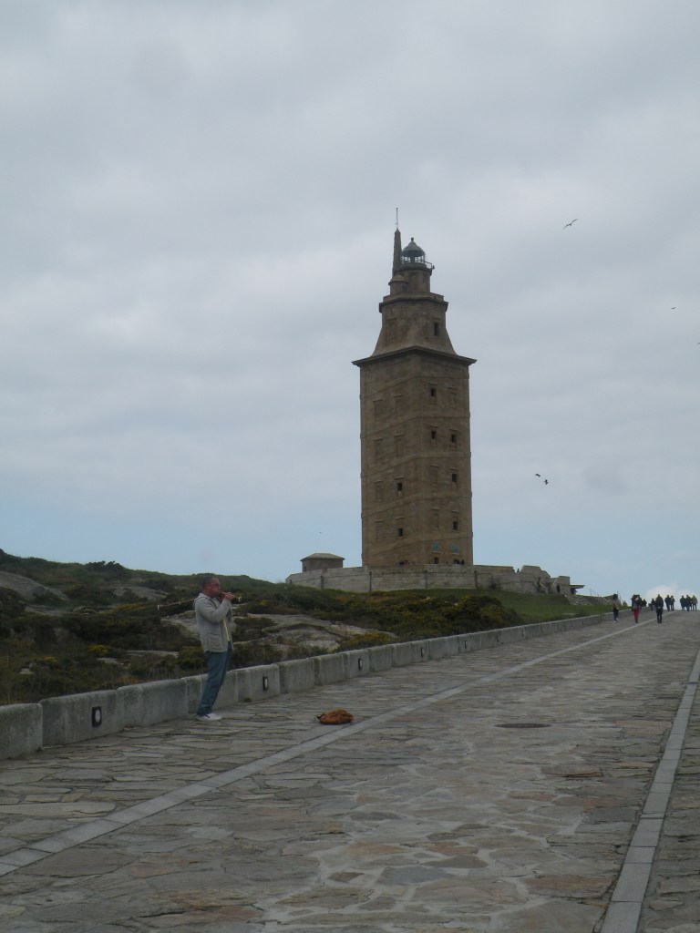 gaita frente a la Torre de Hércules