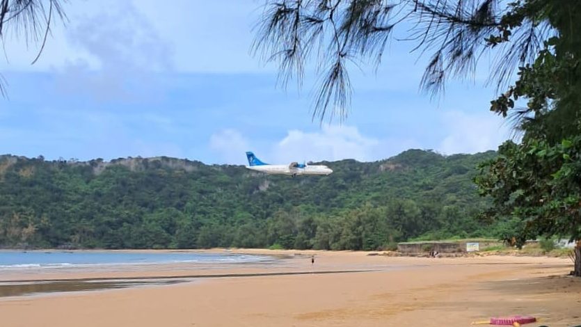Côn Đảo Island beach close to the airport